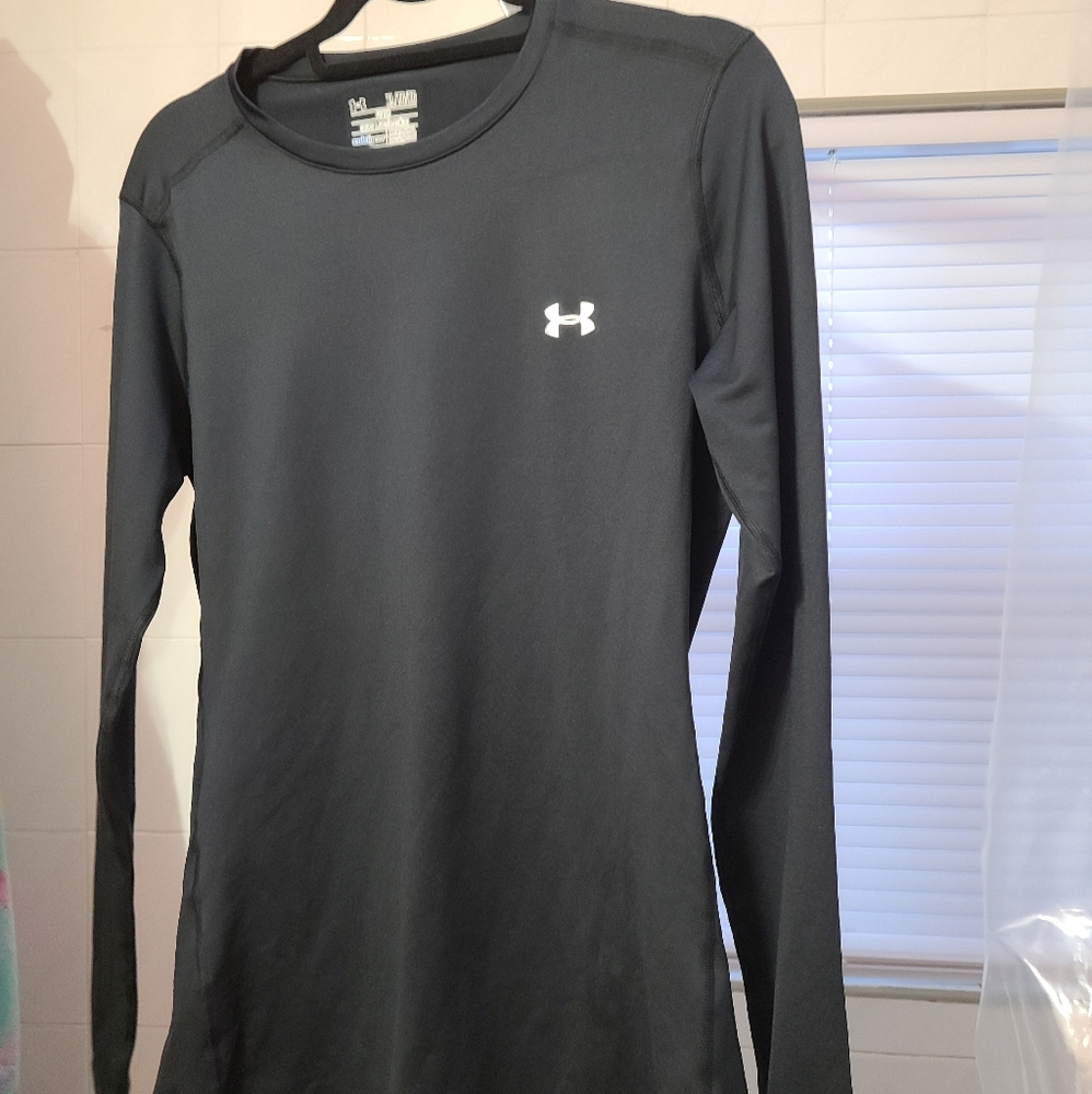 Women's Underarmour Top XL